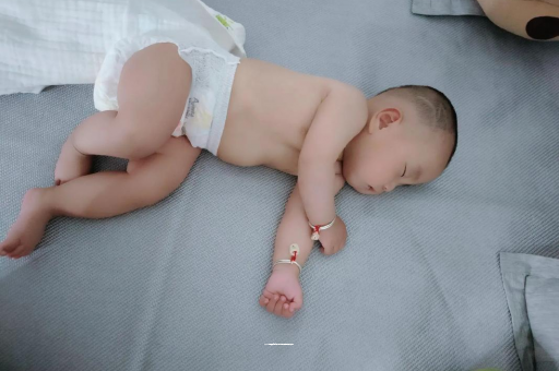 毕节三个月宝宝抬头不稳