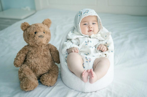 毕节宝宝挠耳朵是怎么回事