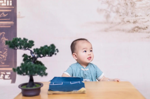 毕节宝宝眼屎多是什么原因 毕节宝宝眼屎多是什么原因